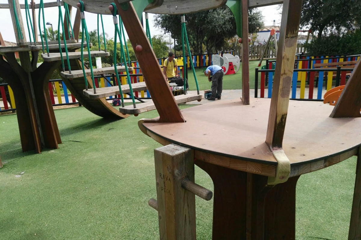 El Ayuntamiento acomete actuaciones de mejora en quince áreas de juegos infantiles del municipio