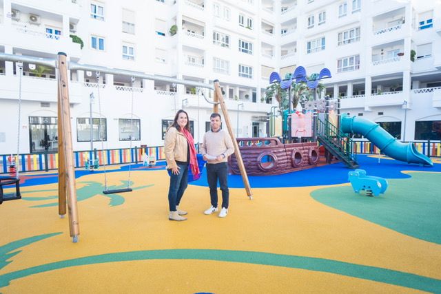 El Ayuntamiento renueva más de 630 metros cuadrados de áreas de juego infantiles con actuaciones en Albatros, Naciones Unidas y Río Huelo
