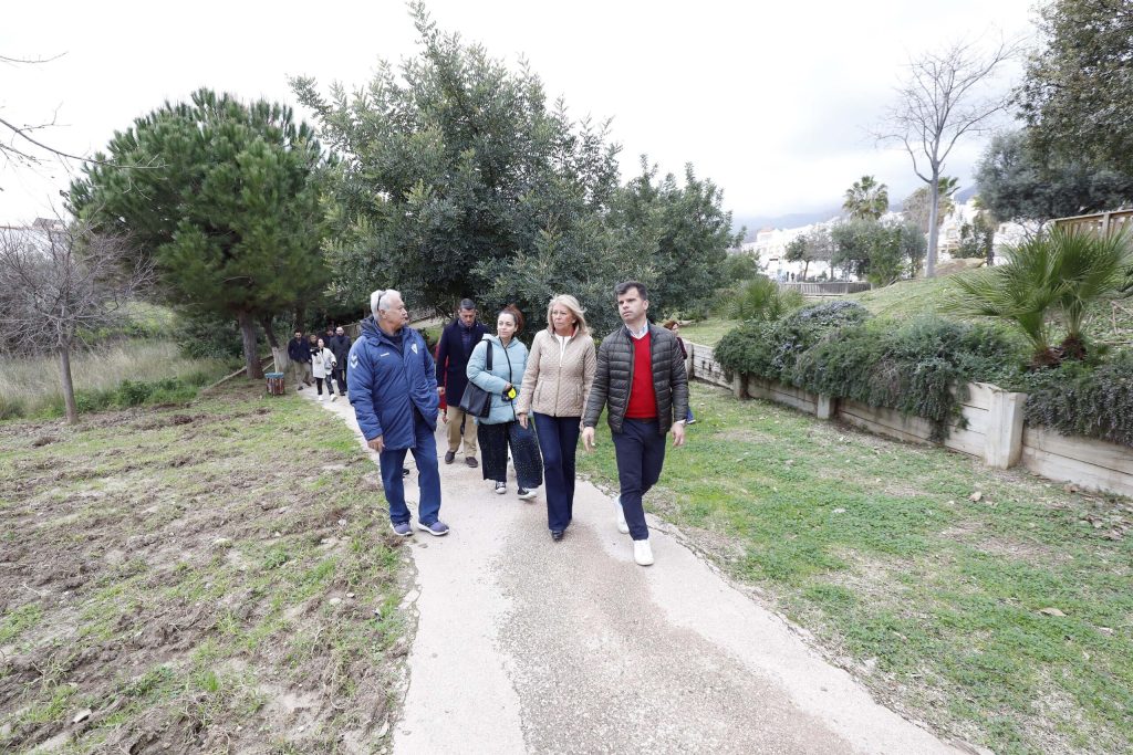 La alcaldesa anuncia que el parque de Bello Horizonte finalizará en abril y destaca que “la consideración como suelo urbano mejorará el desarrollo de los equipamientos y servicios en todo el área”